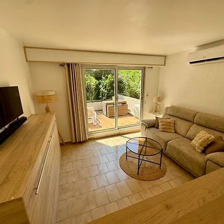 Διαμέρισμα Avec Terrasse, 150m De La *