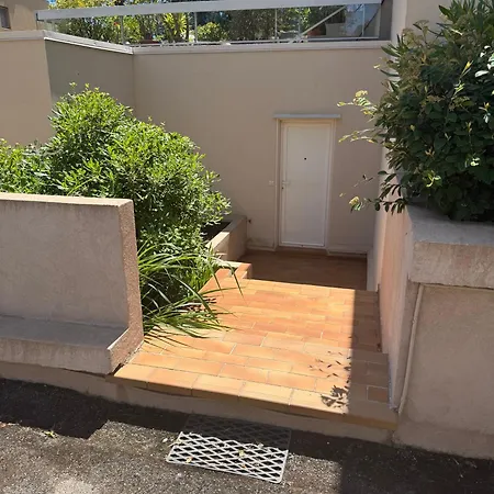Avec Terrasse, 150m De La Apartment Saint-Raphael (Var)
